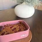 zi&co Silicone Rectangle Lunchbox in pink, filled with raspberry peanut butter baked oats